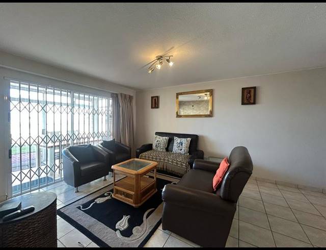 2 BEDROOM APARTMENT FOR SALE IN MARGATE BEACH